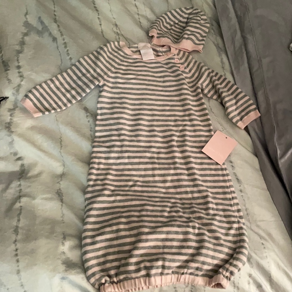 Baby sleep outfit with matching hat